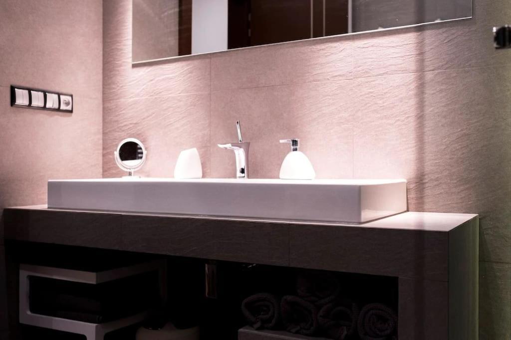 Evergreen - Old Town Spacious Stylish Apartment With Ac And One And A Half Bath, Baby & Kid- Friendly Bratislava Eksteriør bilde