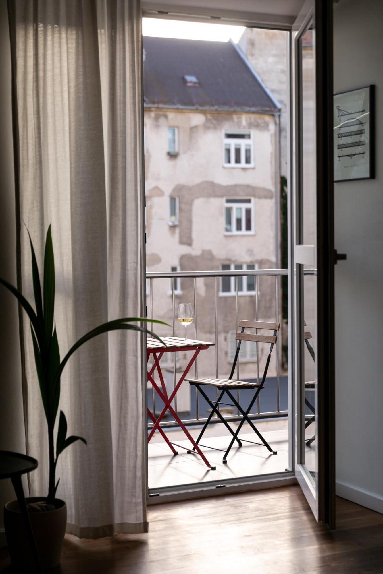 Evergreen - Old Town Spacious Stylish Apartment With Ac And One And A Half Bath, Baby & Kid- Friendly Bratislava Eksteriør bilde